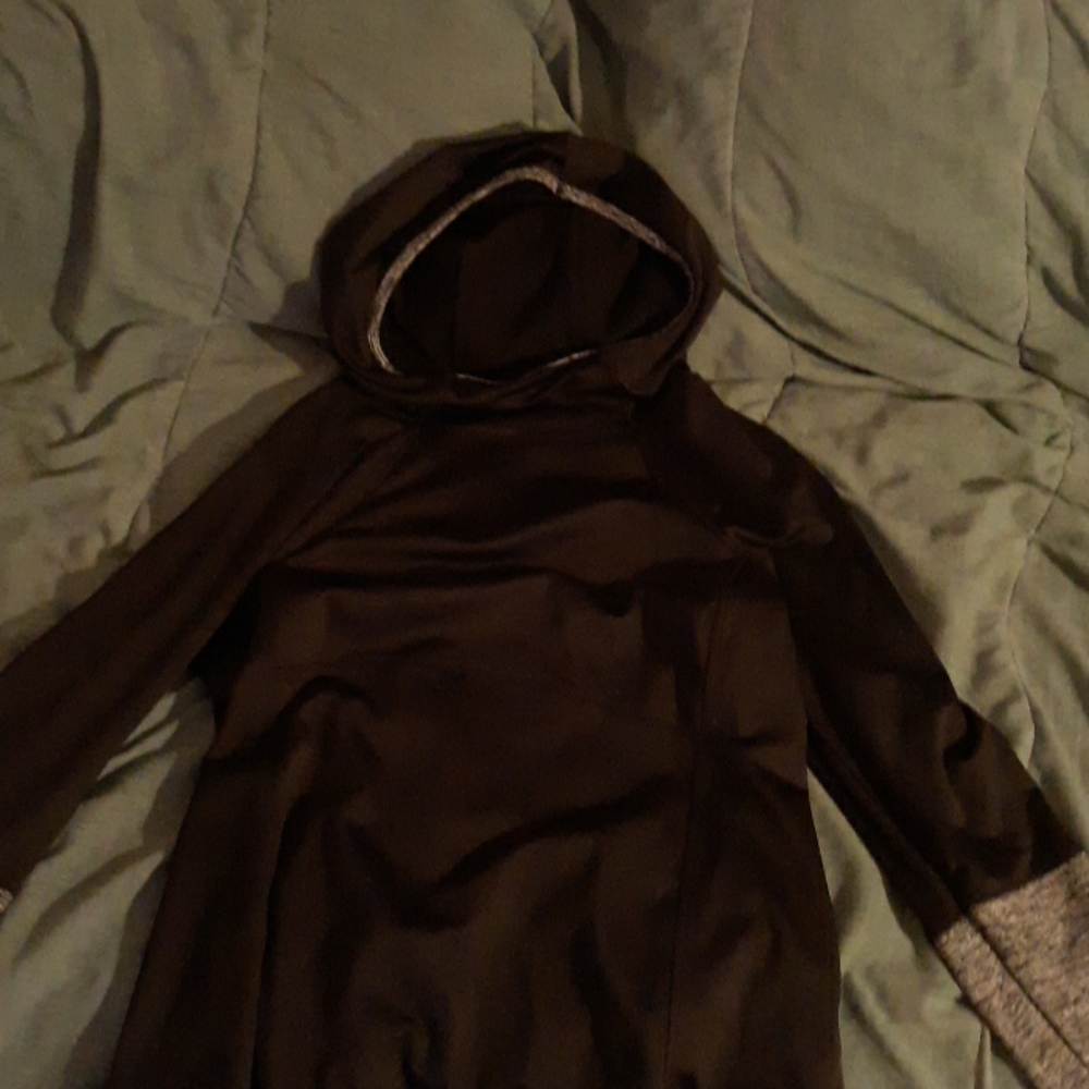 Hooded jogging long sleeve shirt